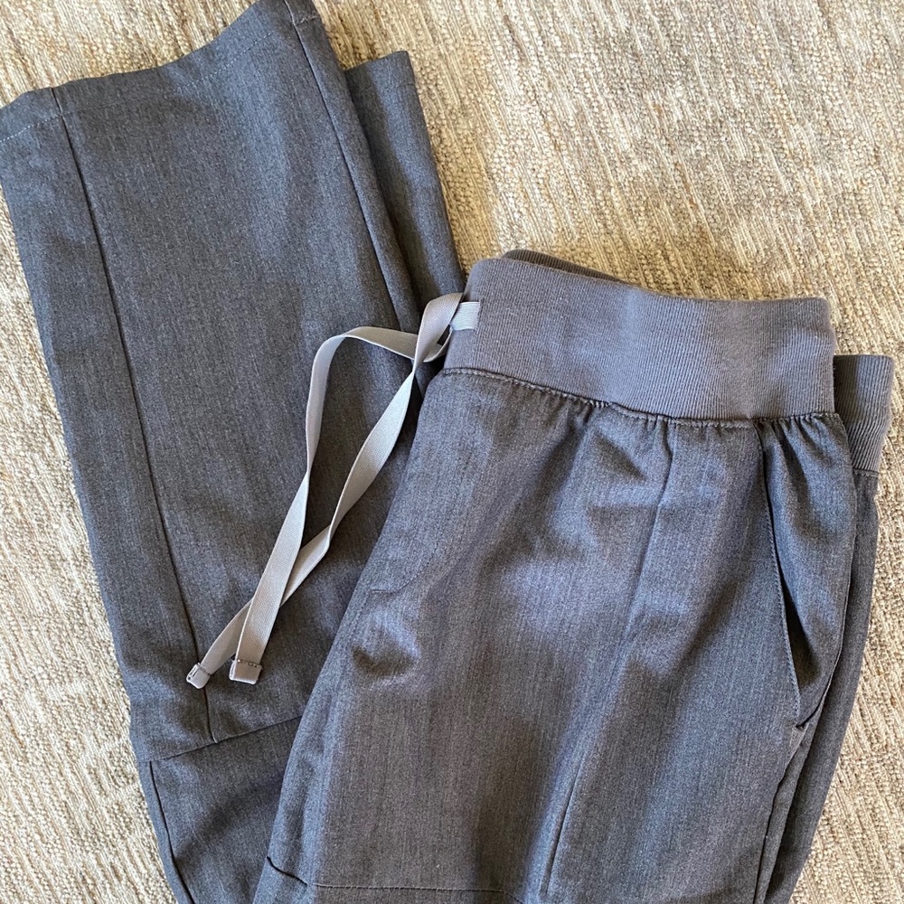 Figs skinny scrub pants